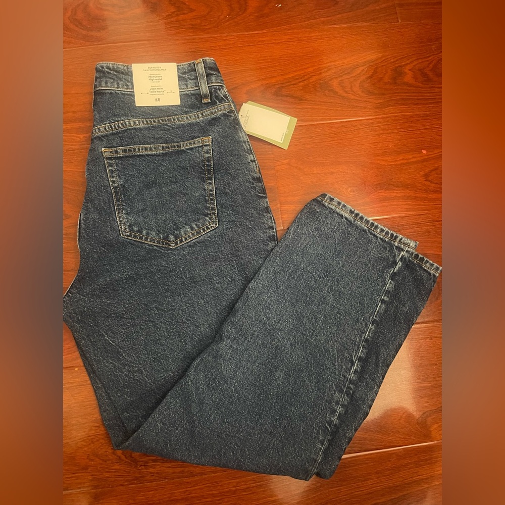 H&M Women Deep Blue Relaxed Jeans
Mom jeans
High waist 
Ankle length